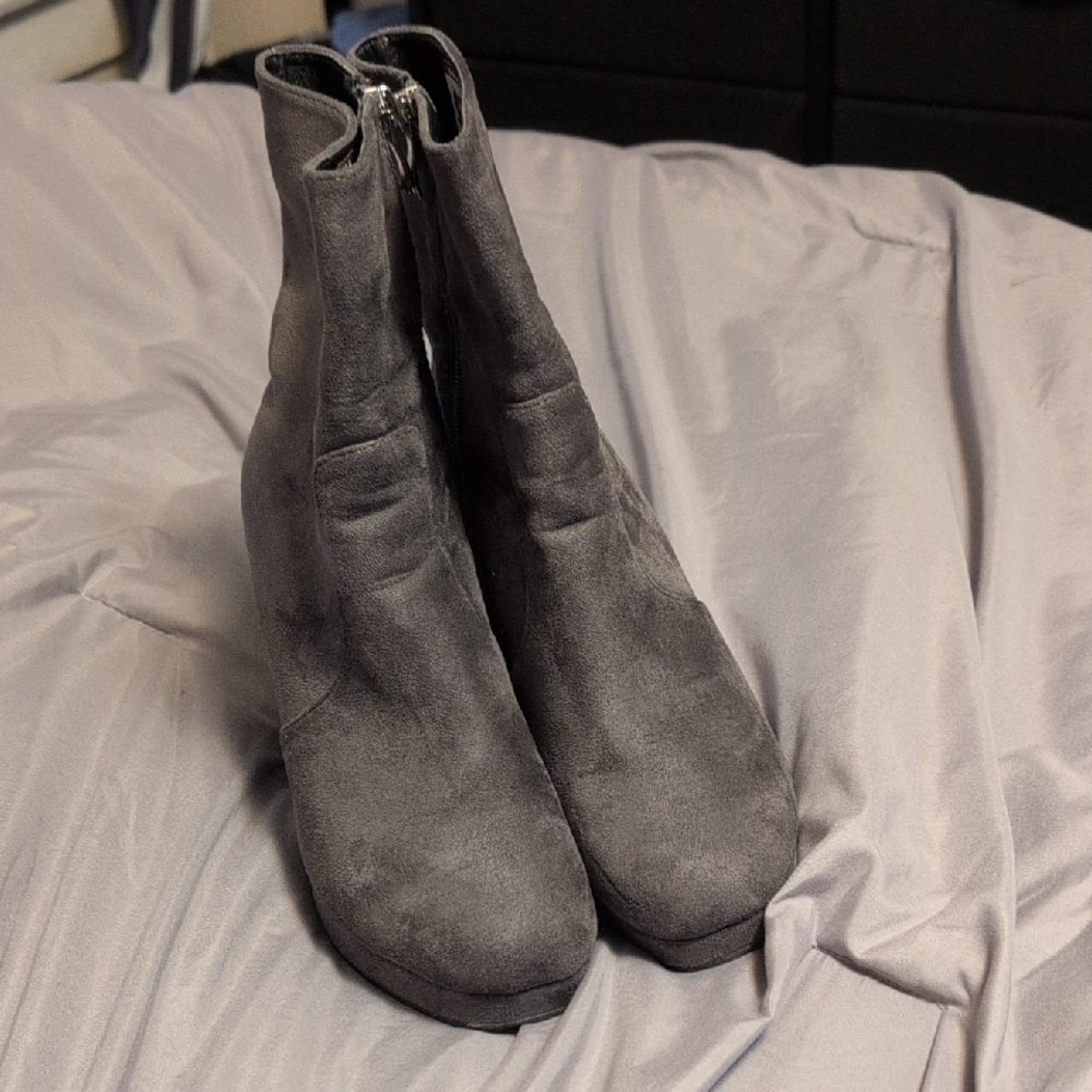 Sophisticated Gray Women's Heeled Boots